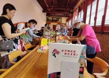書香滿盈屏東書院　二手書交換活動吸引民眾熱情響應