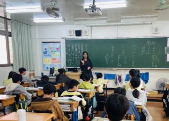 從受助童到成為溫暖孩子的老師! 改變人生的紅包 為無助的孩子撐住家庭、守住求學路 從受助童到成為溫暖孩子的老師! 改變人生的紅包 為無助的孩子撐住家庭、守住求學路