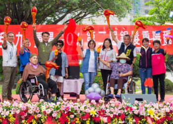 銀髮不打烊！重陽運動會樂翻天　南區老人之家長輩動起來，青春活力滿滿