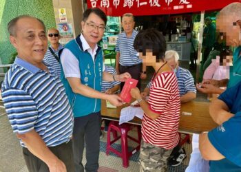 歸仁後市愛心協會 關懷弱勢發放濟助金 歸仁後市愛心協會 關懷弱勢發放濟助金