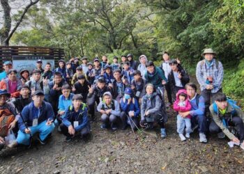 攜手全盲生徒步16公里　南一中師生踏查浸水營古道