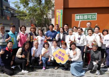 屏東市崇陽里、崇武里社區照顧關懷據點揭牌　促進長輩在地安老