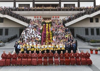 福智僧團月稱光明寺春節盛會2/21-22朝禮團拜 近4,000人敬老拜年暖人心,共迎祥和慶新年 福智僧團月稱光明寺春節盛會2/21-22朝禮團拜 近4,000人敬老拜年暖人心,共迎祥和慶新年