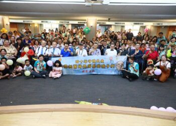 「卓爸40」感恩慶典登場,早產兒家庭齊聚 向卓德松醫師40年醫療奉獻致敬 「卓爸40」感恩慶典登場,早產兒家庭齊聚 向卓德松醫師40年醫療奉獻致敬