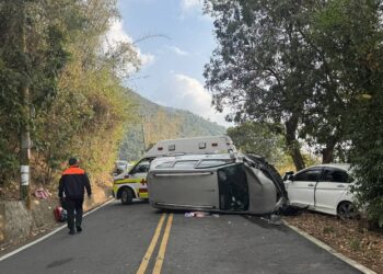 高雄市藤枝林道0k500公尺處下坡路段　休旅車與自小客交通事故，11人受傷送醫