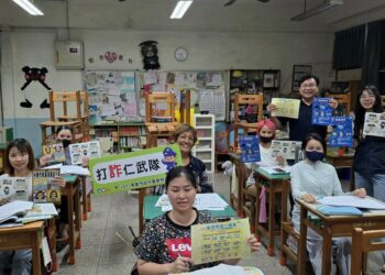 仁武警印製「普發現金」防詐文宣 呼籲「4不原則」 邀請全民檢舉車手領獎金1萬 仁武警印製「普發現金」防詐文宣 呼籲「4不原則」 邀請全民檢舉車手領獎金1萬