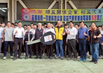 綠能運輸新里程！　裕益汽車捐贈屏東高工油電貨車
