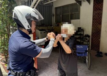 失智阿嬤離家尋摯愛亡夫 熱心民眾急報案屏警協助返家 失智阿嬤離家尋摯愛亡夫 熱心民眾急報案屏警協助返家