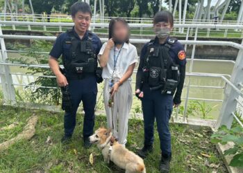 愛犬落水警協同民眾伸援手 跳下河堤成功救援落水狗 愛犬落水警協同民眾伸援手 跳下河堤成功救援落水狗