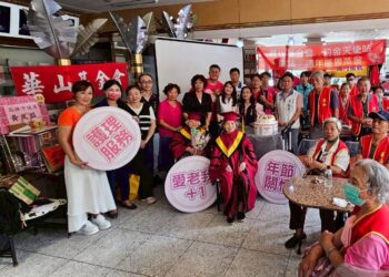 歡慶華山前金站十八週年 陪伴人瑞長輩回憶古早味
