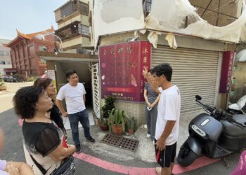 雨過天晴淹水還是要解決李啟維議員邀請水利、工務一起會勘幾個淹水區域 雨過天晴淹水還是要解決李啟維議員邀請水利、工務一起會勘幾個淹水區域