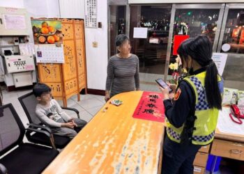 春節人潮中走散不驚慌　潮州警化身暖心大姊姊助童平安返家暨潮州警訊