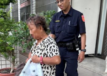 迷途老婦太疲憊直接躺路邊　屏警方即刻救援