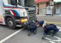 里港警化身「貓咪救援隊」　趴地鑽車底搶救受困幼貓暨里港警警訊
