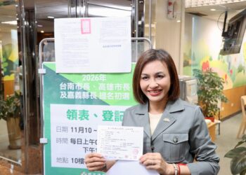 搶頭香！ 登記民進黨高雄市長初選　邱議瑩：我是對高雄願景最有規劃和想法的參選人